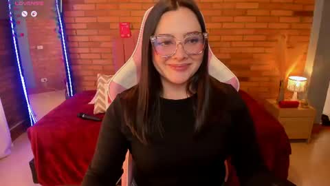 Snapshot of amaia_monet chatting on June 2026 03:25:02 PM Hi Im AmaiaHelp me reach 100 likes online show from June 2026 03:25:02 PM