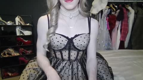 Snapshot of amaliecd chatting on February 2025 06:54:01 PM Amalie online show from February 2025 06:54:01 PM