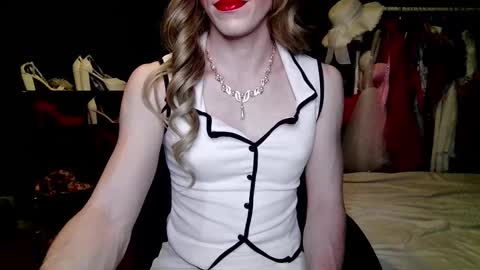 Snapshot of amaliecd chatting on November 2025 07:13:02 PM Amalie online show from November 2025 07:13:02 PM