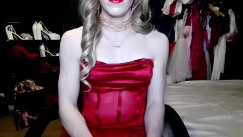 Snapshot of amaliecd chatting on December 2025 10:07:02 PM Amalie online show from December 2025 10:07:02 PM