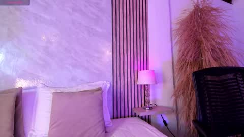 Luisa online show from October 2025 01:07:02 AM