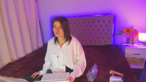 Snapshot of amandahoppe chatting on April 2026 05:25:01 AM Amanda online show from April 2026 05:25:01 AM