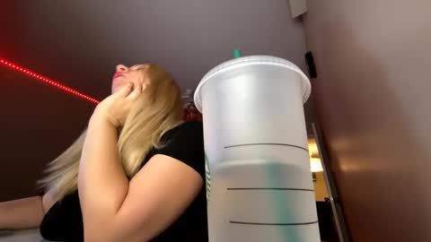 Amanda online show from October 2025 11:07:02 AM