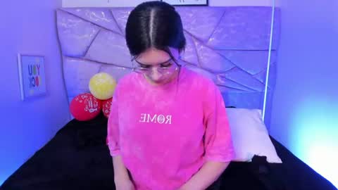 Snapshot of amara_velle chatting on June 2026 12:17:01 PM amara velle online show from June 2026 12:17:01 PM