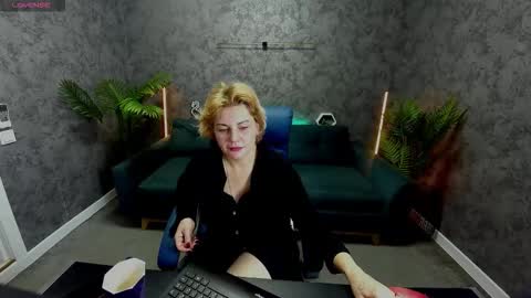 Sofia online show from November 2025 08:31:01 PM