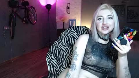 Malina online show from November 2025 06:17:01 PM