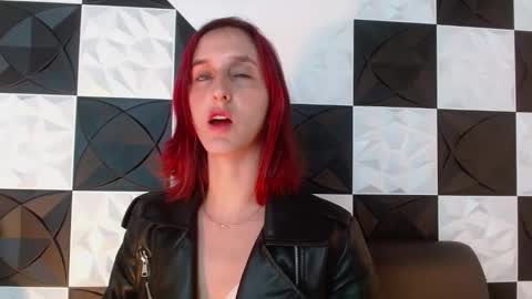 ambar_roux1 online show from February 2025 03:53:01 PM