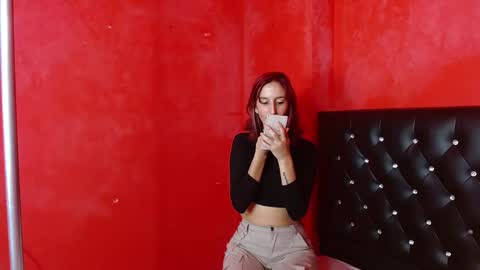 ambar_roux1 online show from February 2025 02:59:01 PM