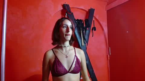 ambar_roux1 online show from March 2025 01:42:01 PM