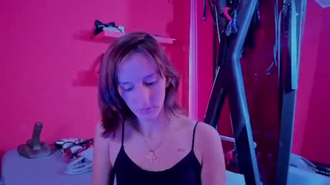 ambar_roux1 online show from September 2025 05:23:01 PM