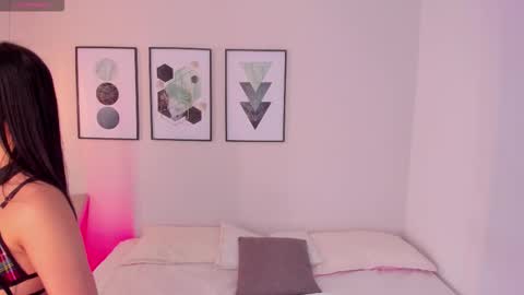 ambarevans_ online show from October 2025 11:58:01 AM