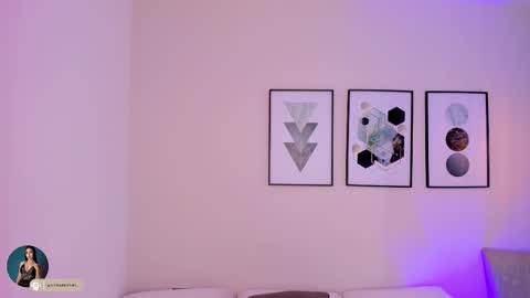 ambarevans_ online show from November 2025 11:54:01 AM