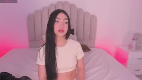 ambarevans_ online show from November 2025 11:43:02 AM