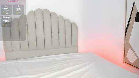 ambarevans_ online show from November 2025 11:45:01 AM