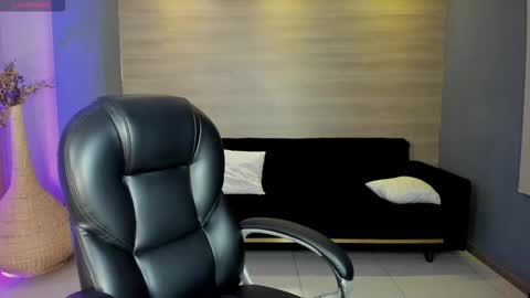 Ambar  online show from December 2025 11:14:02 AM