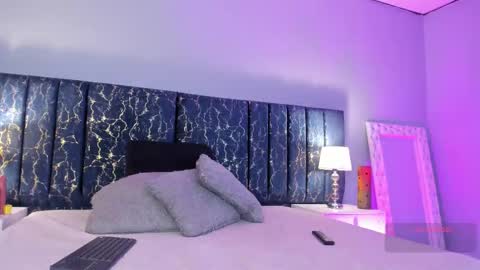  Amber  online show from November 2025 06:15:01 PM