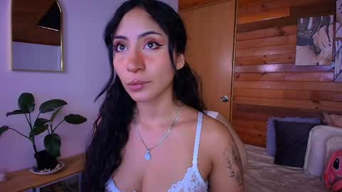 Snapshot of amber_curly chatting on April 2026 06:53:02 PM amber_curly online show from April 2026 06:53:02 PM