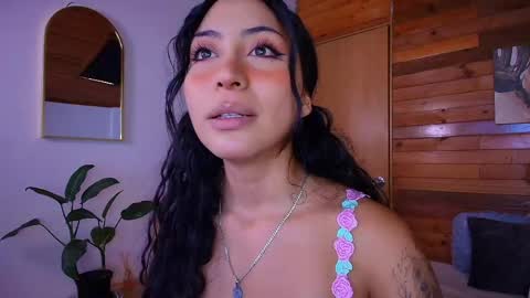 Snapshot of amber_curly chatting on May 2026 05:07:02 PM amber_curly online show from May 2026 05:07:02 PM
