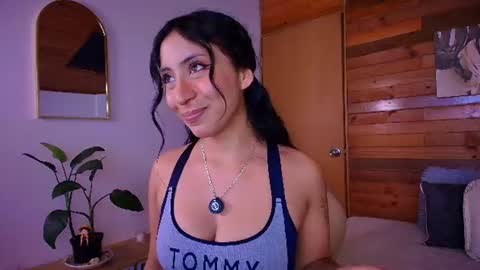 Snapshot of amber_curly chatting on June 2026 06:22:02 PM amber_curly online show from June 2026 06:22:02 PM