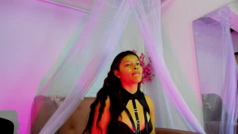 Amber online show from December 2025 12:32:01 PM