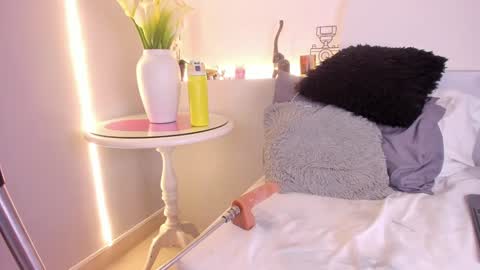 Snapshot of ambercroft_ chatting on December 2024 03:17:02 AM Amber online show from December 2024 03:17:02 AM