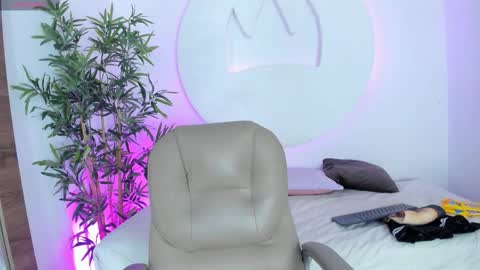 Amber online show from March 2026 12:33:01 PM