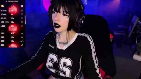 Amelia Aley  online show from October 2025 10:58:02 AM