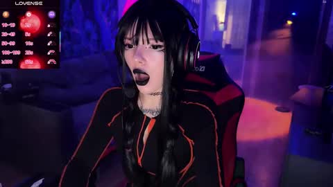 Amelia Aley  online show from November 2025 10:50:02 AM