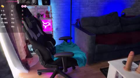 Amelia Aley  online show from March 2026 10:18:02 AM