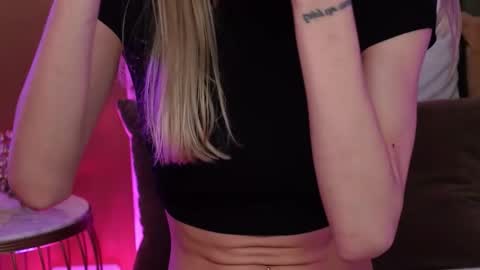 Amelia online show from November 2025 06:02:02 AM