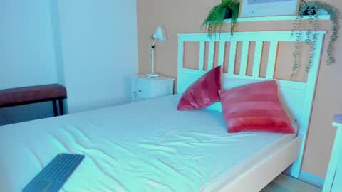 Snapshot of amelialaurent_ chatting on June 2026 07:51:01 PM amelialaurent_ online show from June 2026 07:51:01 PM