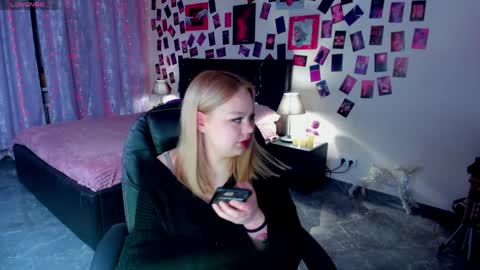 Amelia online show from April 2026 09:37:01 PM