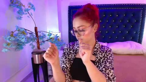 Snapshot of amelie_adamsx chatting on May 2026 11:18:01 AM Amelie online show from May 2026 11:18:01 AM