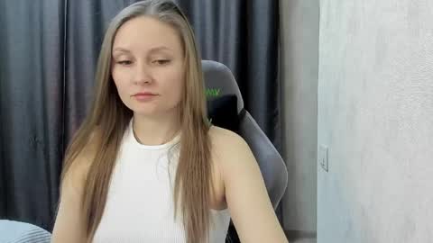 amelie online show from March 2026 08:20:02 PM