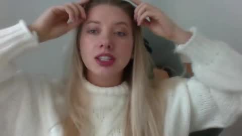 Amelie online show from December 2024 04:06:01 PM