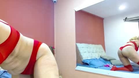 Snapshot of amelielux chatting on February 2026 06:02:01 PM Amelie Lux online show from February 2026 06:02:01 PM