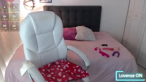 Amelie  online show from January 2026 04:00:01 PM