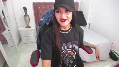 AMELIEROUS .. see you tomorrow  kisses online show from January 2025 04:50:02 PM