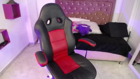 AMELIEROUS .. see you tomorrow  kisses online show from February 2025 04:24:02 PM