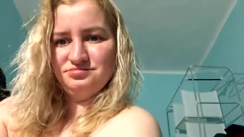 Snapshot of amely12 chatting on December 2024 05:04:01 PM amely12 online show from December 2024 05:04:01 PM