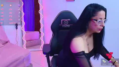 AMELY online show from October 2025 11:32:02 AM