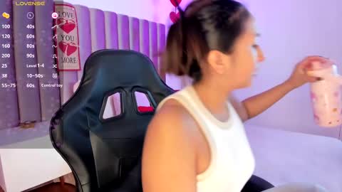 Snapshot of amelyamann chatting on February 2025 12:21:01 PM          online show from February 2025 12:21:01 PM