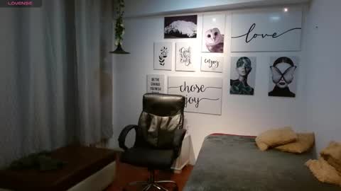 amethystshadow online show from November 2025 02:21:02 PM