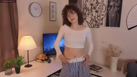 Snapshot of amfi_dust chatting on May 2026 10:01:01 AM Alivia online show from May 2026 10:01:01 AM