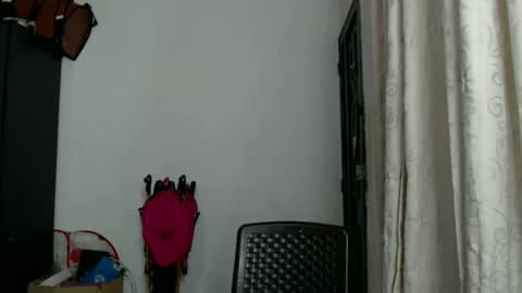 Snapshot of ami_rosee chatting on December 2024 07:20:01 AM ami_rosee online show from December 2024 07:20:01 AM