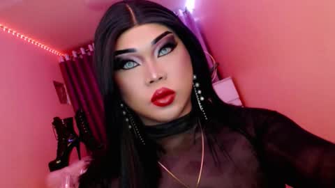 Queen Mireska online show from November 2025 03:00:01 PM