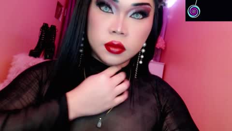 Queen Mireska online show from November 2025 03:47:01 PM