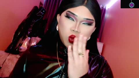 Snapshot of amiadoll chatting on May 2026 04:25:02 PM Queen Mireska online show from May 2026 04:25:02 PM
