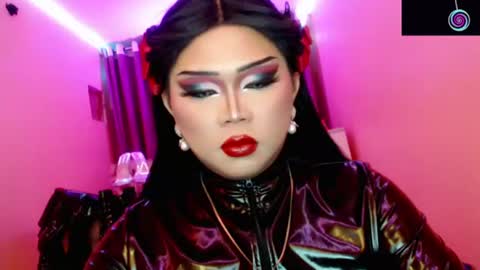 Snapshot of amiadoll chatting on June 2026 04:15:01 PM Queen Mireska online show from June 2026 04:15:01 PM