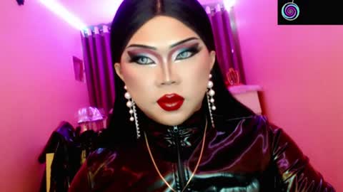 Snapshot of amiadoll chatting on July 2026 02:12:01 PM Queen Mireska online show from July 2026 02:12:01 PM